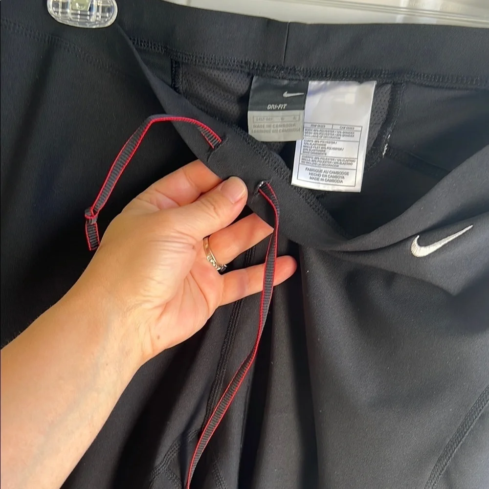 Nike Black Leggings compression capris size large